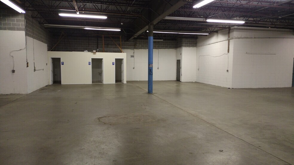 More Photos Of 160 Water St, Reading Flex For Lease