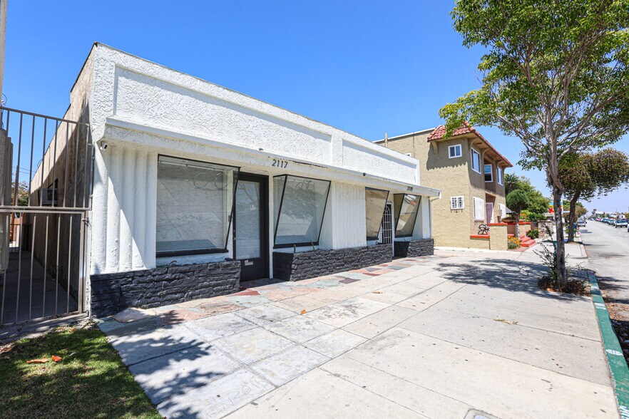 More Photos Of 2117-2119 E 7th St, Long Beach Storefront Retail Residential For Sale