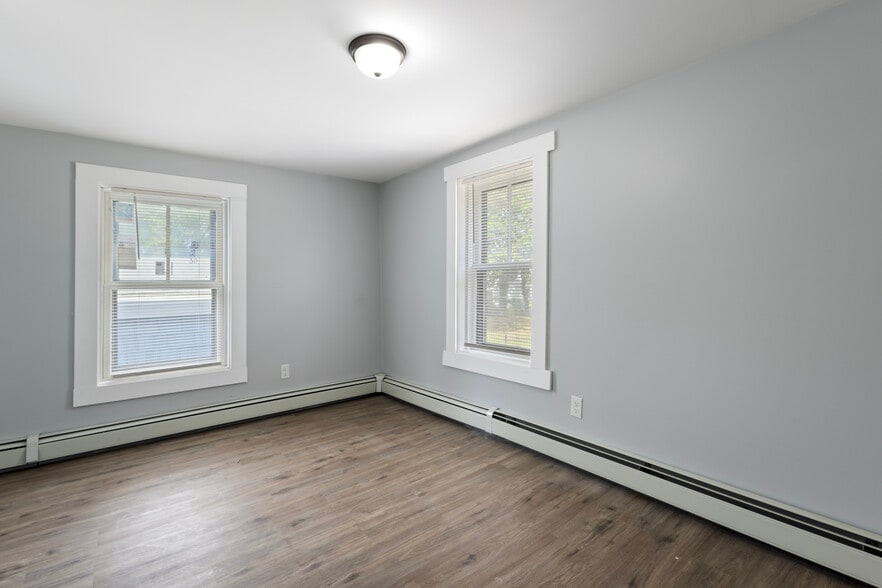 More Photos Of 14 W Natick Rd, Warwick Apartments For Sale