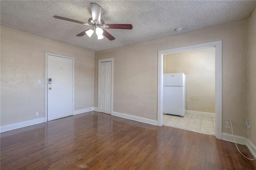 More Photos Of 109 E 40th St, Kansas City Apartments For Sale
