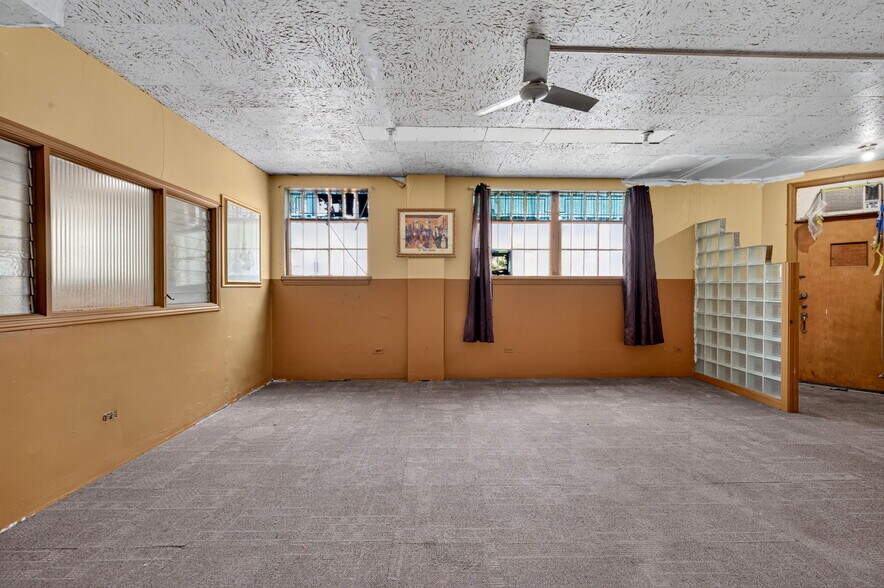 More Photos Of 7828 S Claremont Ave, Chicago Warehouse For Sale