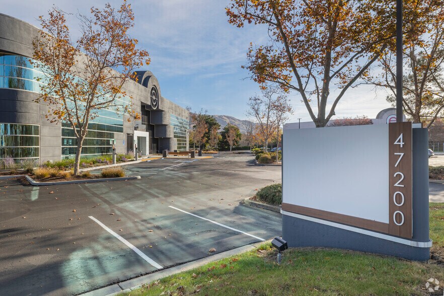 More Photos Of 47200 Bayside Pky, Fremont Flex For Sale