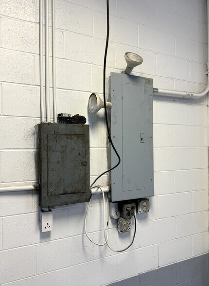 More Photos Of 151 Ferris st, Galesburg Industrial For Sale