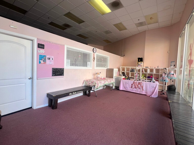 More Photos Of 18760 Flying Tiger Dr, Canyon Country Unknown For Lease