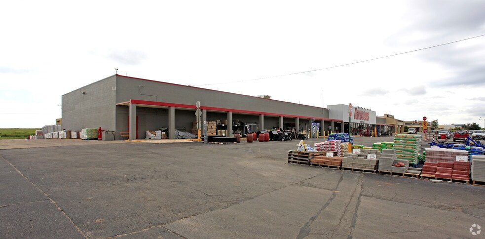 More Photos Of 2220 E Main St, Cushing General Retail For Lease