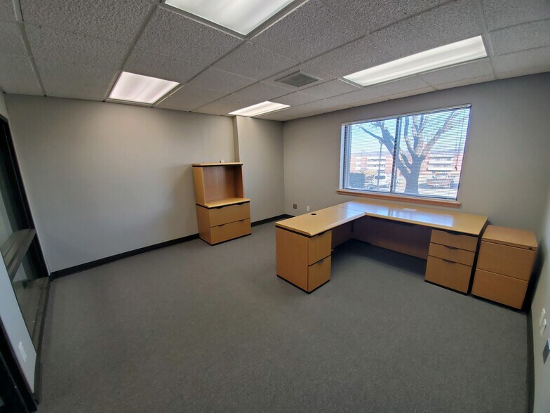 More Photos Of 2690 Fleur Dr, Des Moines Office For Lease
