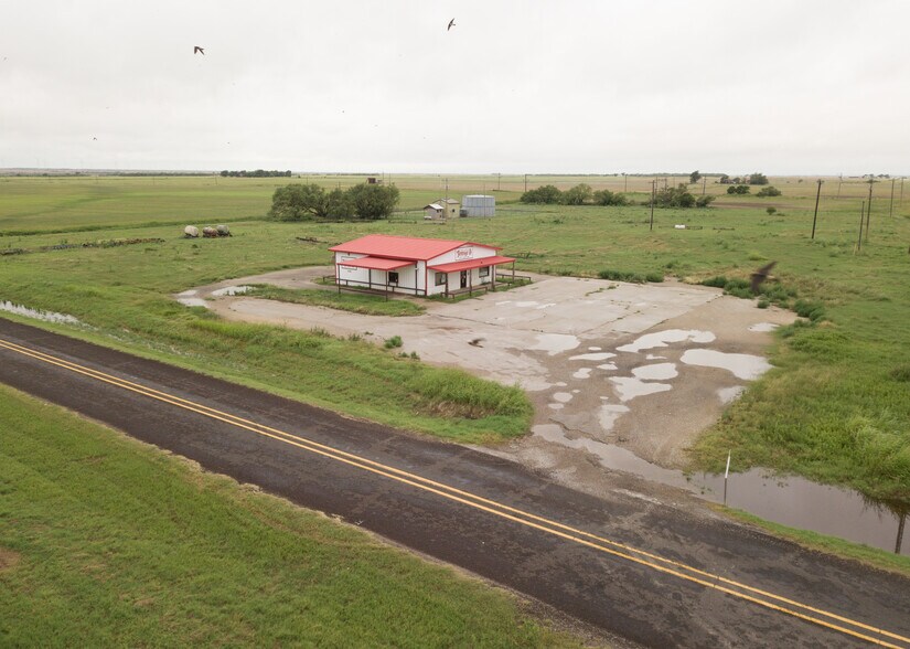 More Photos Of 503 S 5th St, Goree General Retail For Sale