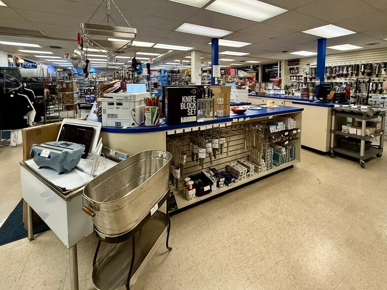 More Photos Of 2800 Penn Ave, Pittsburgh Showroom For Lease