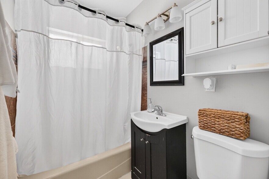 More Photos Of 3209 NE 7th Pl, Pompano Beach Specialty For Sale