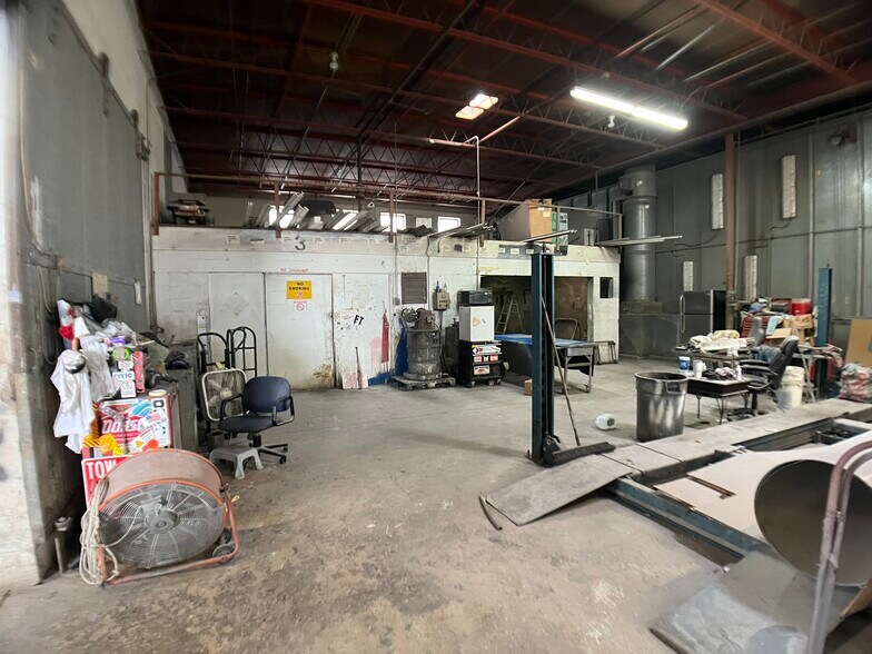 More Photos Of 365 N Ivey Ln, Orlando Manufacturing For Lease