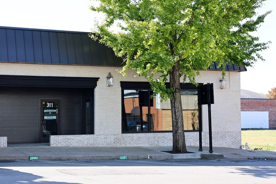 More Photos Of 311 W Main St, Murfreesboro Office Residential For Lease