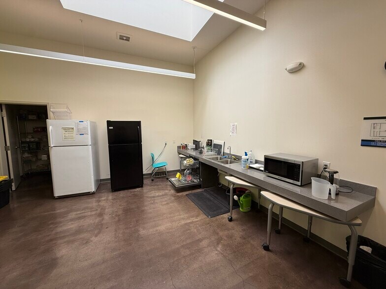 More Photos Of 1909 University Ave, Berkeley Storefront For Sale