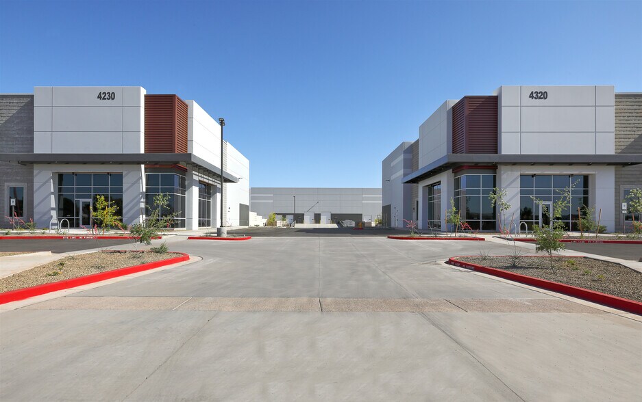 More Photos Of 4230 E Warner Rd, Gilbert Warehouse For Lease