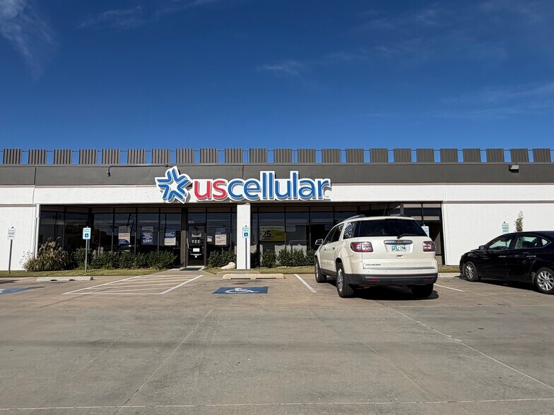 More Photos Of 6701-6715 E 41st St, Tulsa Storefront For Lease