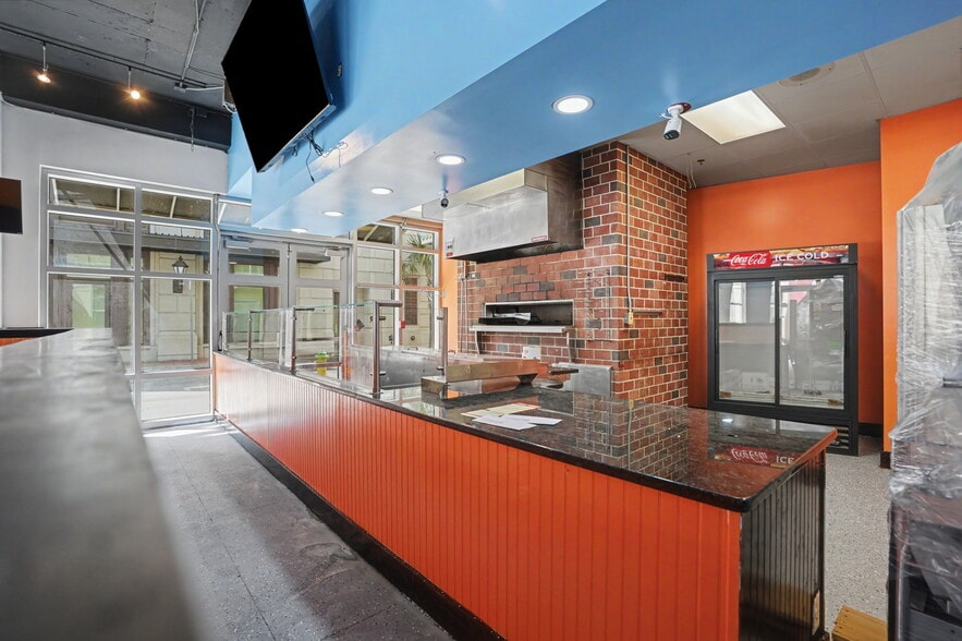 More Photos Of 110 W Bryan St, Savannah Freestanding For Lease