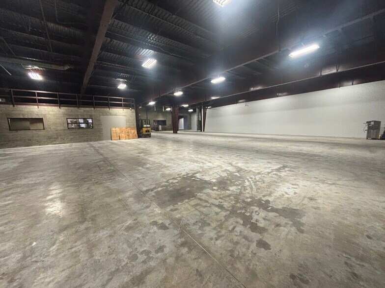 More Photos Of 340 Commerce Way, Pembroke Manufacturing For Sale