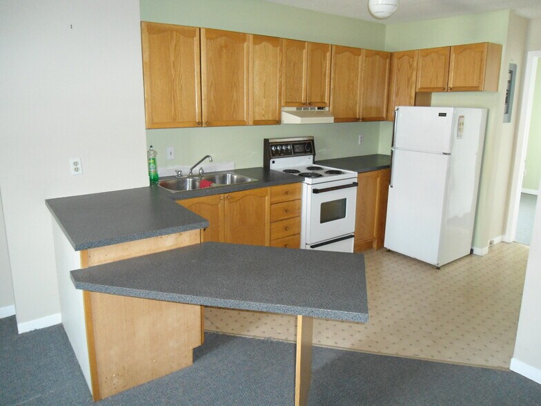 More Photos Of 15 Montreal St, Kingston Storefront Retail Residential For Lease