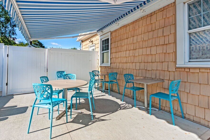 More Photos Of 35 Nehantic Dr, Niantic Storefront Retail Residential For Sale
