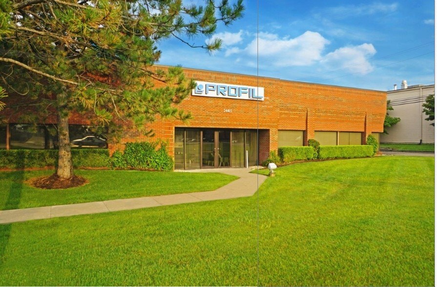More Photos Of 24401-24415 Halsted Rd, Farmington Hills Light Manufacturing For Lease