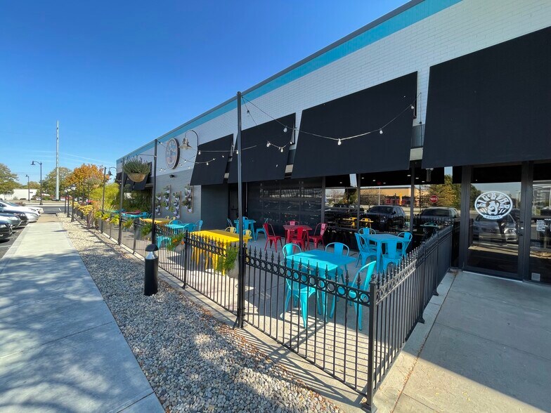 More Photos Of 3915 E 96th St, Indianapolis Storefront For Lease