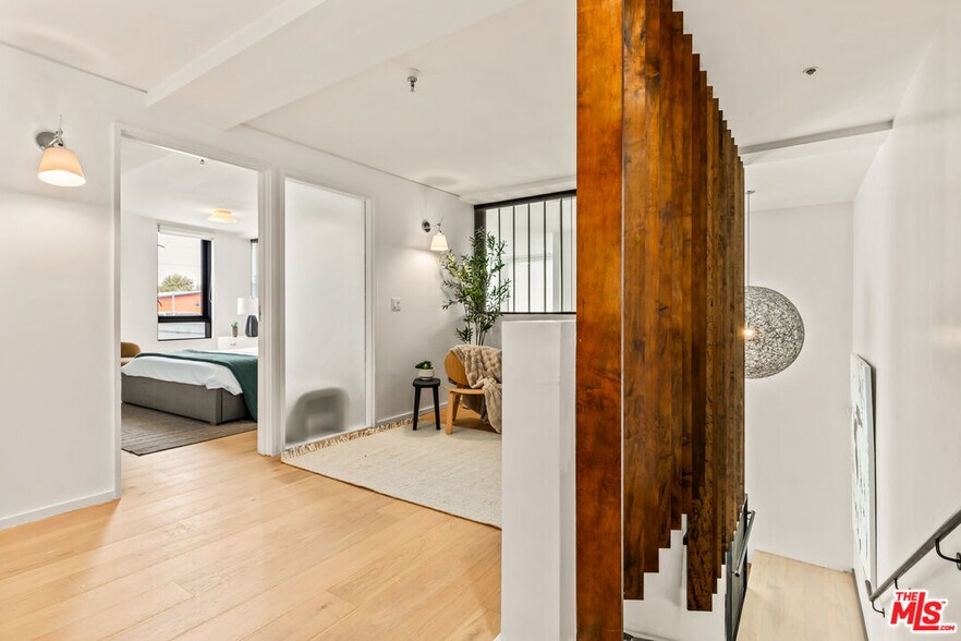 More Photos Of 700 Main St, Venice Office For Sale