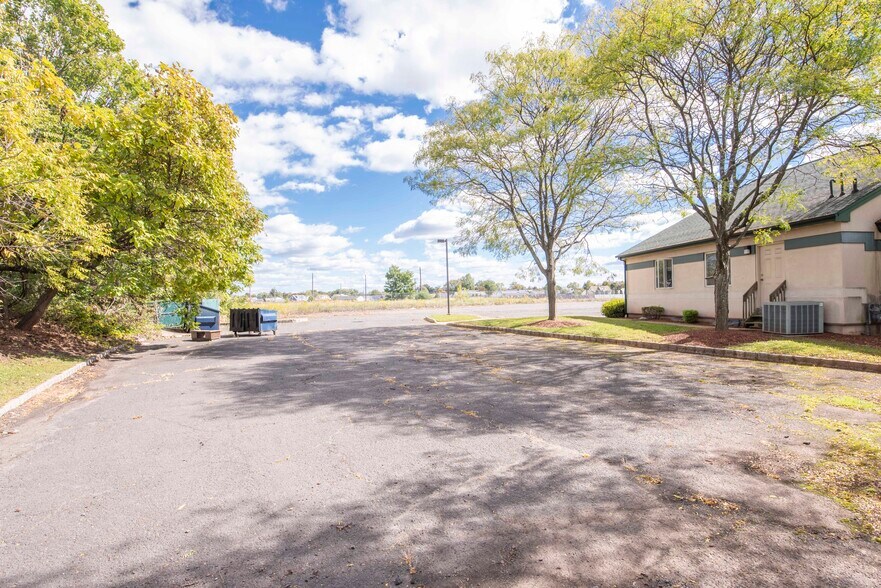 More Photos Of 17-19 S Main St, Manville Loft Creative Space For Lease