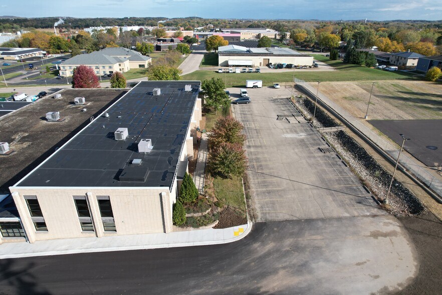 More Photos Of 1233 Janesville Ave, Fort Atkinson Manufacturing For Lease