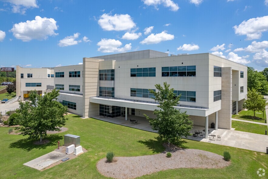 More Photos Of 355 Clear Creek Pkwy, Lavonia Medical For Lease