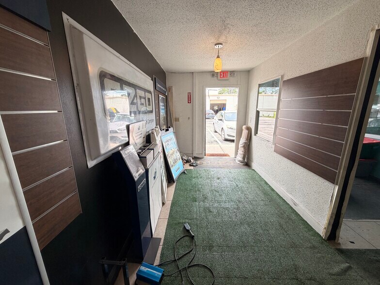 More Photos Of 904 Jan-Mar Ct, Clermont Flex For Lease