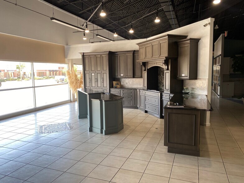 More Photos Of 2599 22nd Ave N, Saint Petersburg Unknown For Lease