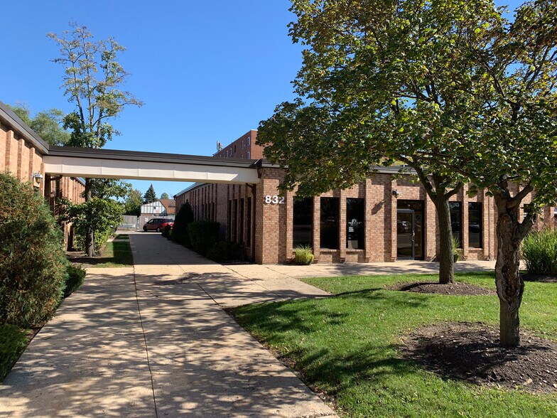 More Photos Of 832 E Rand Rd, Mount Prospect Office For Sale