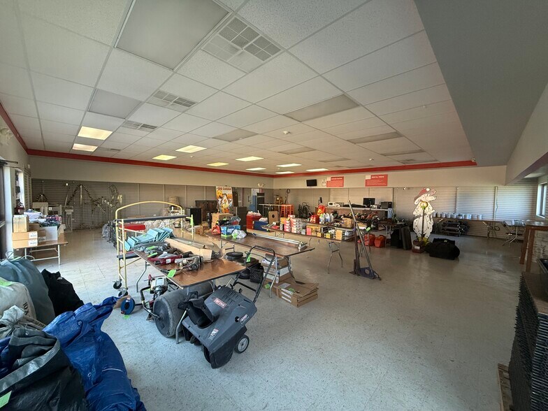 More Photos Of 1262 S Bridge St, Yorkville Service For Sale