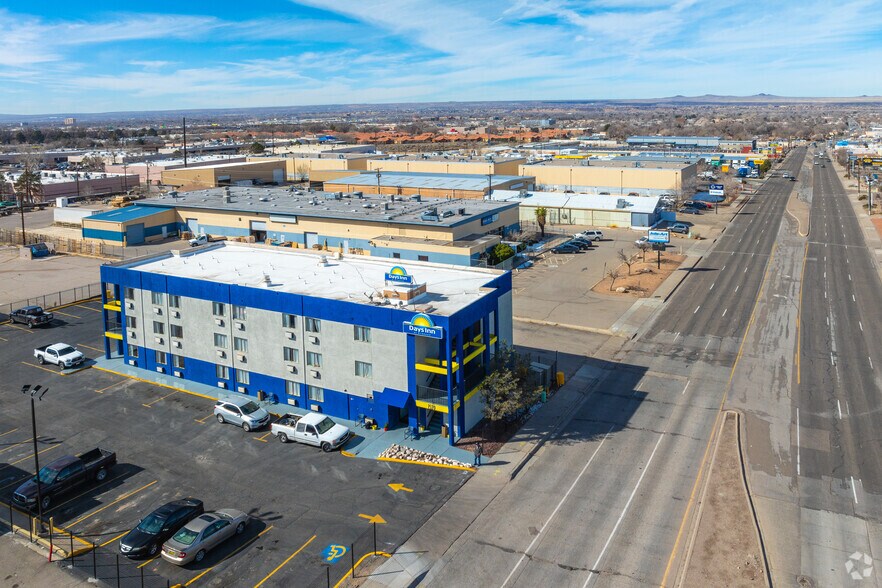 More Photos Of 1520 Candelaria Rd NE, Albuquerque Hotel For Sale