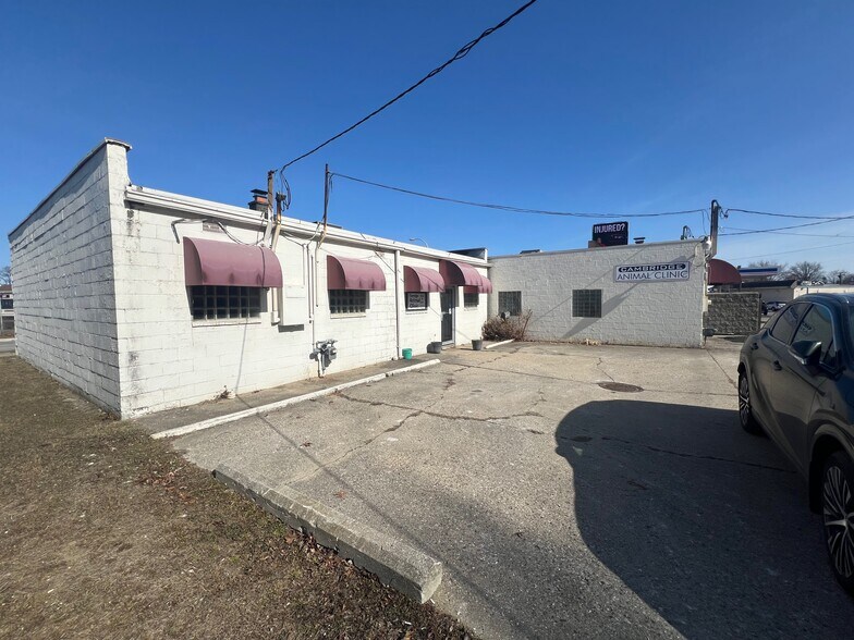More Photos Of 22643 S Chrysler Dr, Hazel Park Veterinarian Kennel For Lease