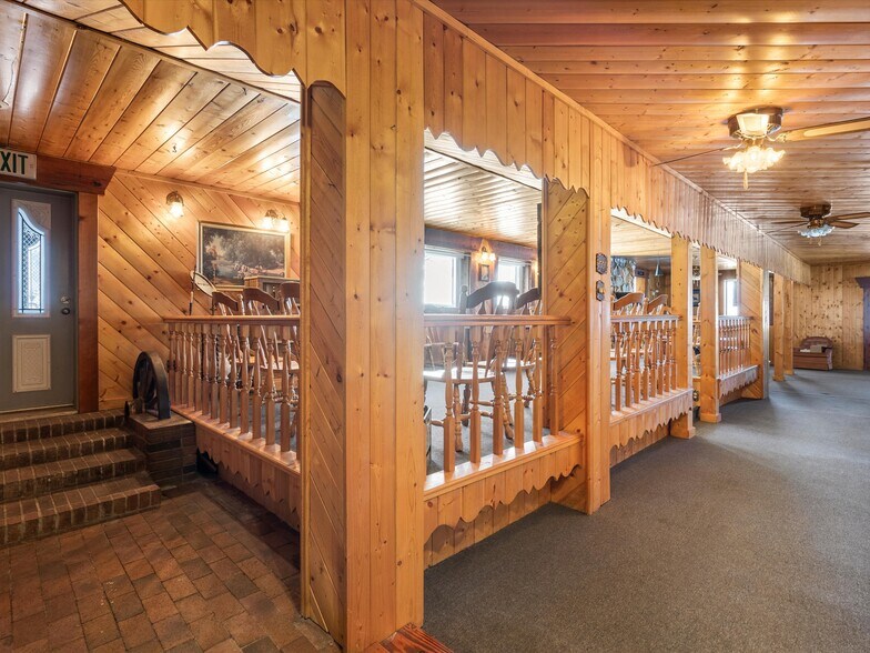 More Photos Of 900 S Highway 39, Huntsville Restaurant For Sale