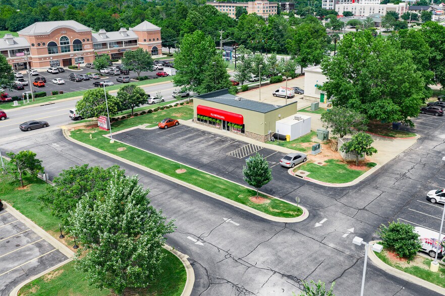 More Photos Of 1400 SE Walton Blvd, Bentonville Unknown For Lease