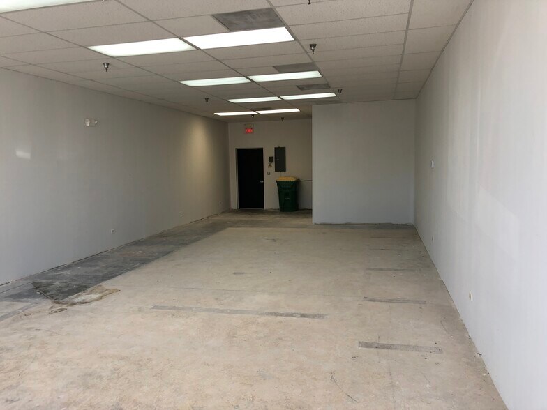 More Photos Of 820 Wheeling Rd, Wheeling Unknown For Lease