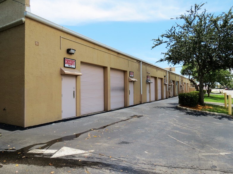 More Photos Of 590 SW 9th Ter, Pompano Beach Showroom For Lease