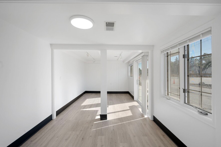 More Photos Of 4740 N 42nd Ave, Golden Valley Freestanding For Lease