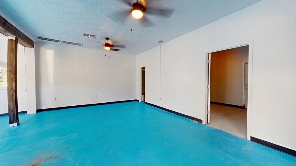 More Photos Of 3851 Harrington st, Oak Park Light Distribution For Sale