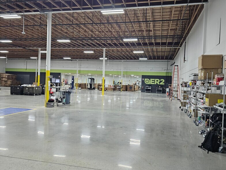 More Photos Of 2121 S 7th St, Council Bluffs Light Distribution For Sale