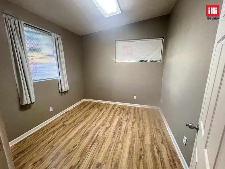 More Photos Of 10718 White Oak Ave, Granada Hills Medical For Lease