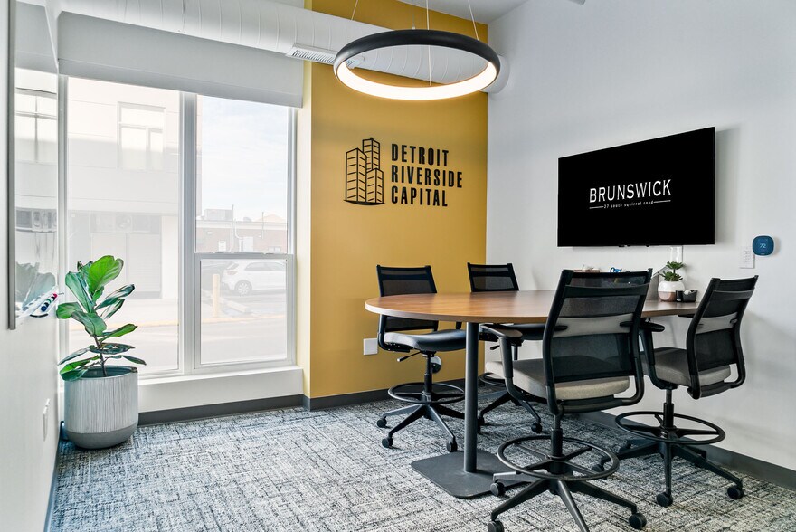 More Photos Of 27 S Squirrel Rd, Auburn Hills Coworking Space