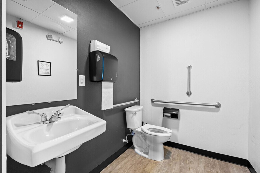 More Photos Of 88-94 Elm St, Rochester Office Residential For Lease