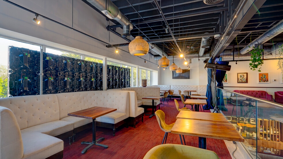 More Photos Of Restaurant, Miami Freestanding For Lease