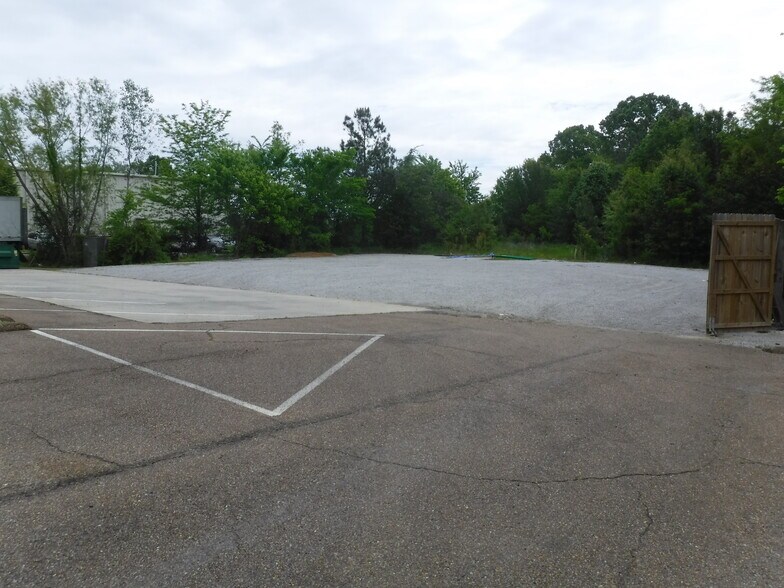 More Photos Of 310 Moore Ln, Collierville Warehouse For Lease