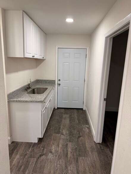 More Photos Of 5116 Sun Valley Dr, Fort Worth Flex For Lease