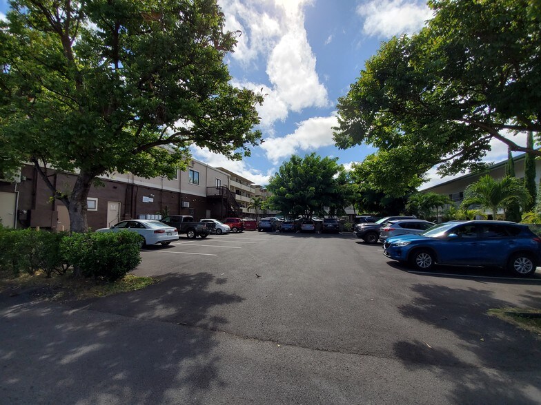 More Photos Of 2111 S Beretania St, Honolulu Storefront Retail Office For Lease