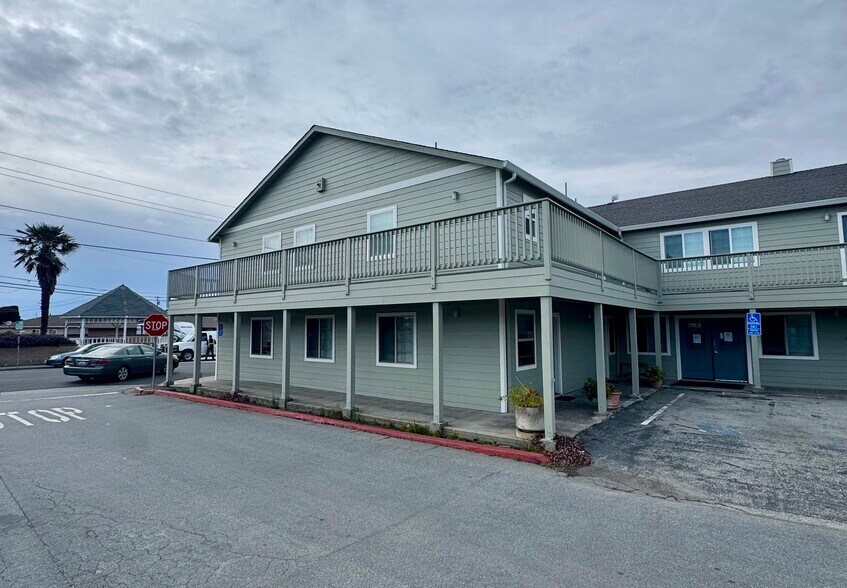 More Photos Of 799 Main St, Half Moon Bay Freestanding For Lease
