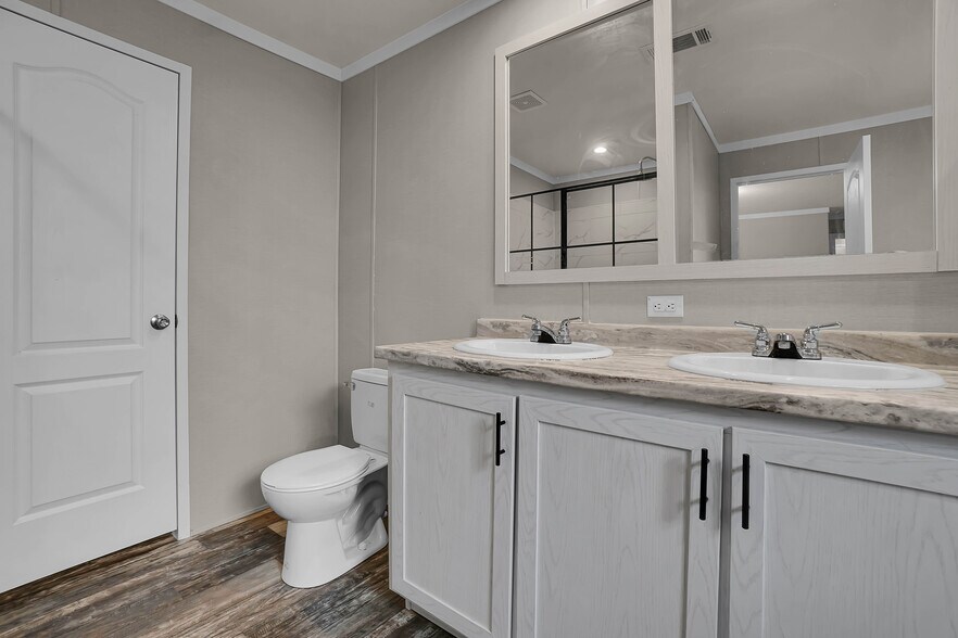 More Photos Of 42851 E County Road 1470, Lone Wolf Land For Sale